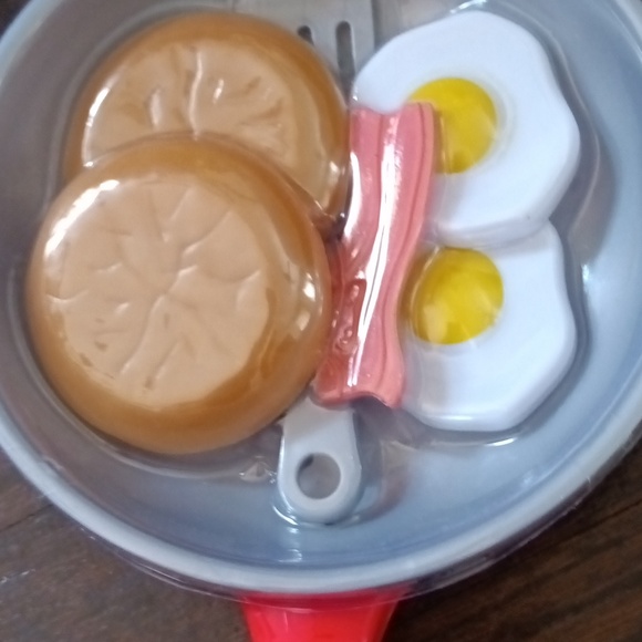 NWT Kids Kitchen Toy Food 8 Piece Eggs Pancakes Frying Pan - Picture 2 of 4